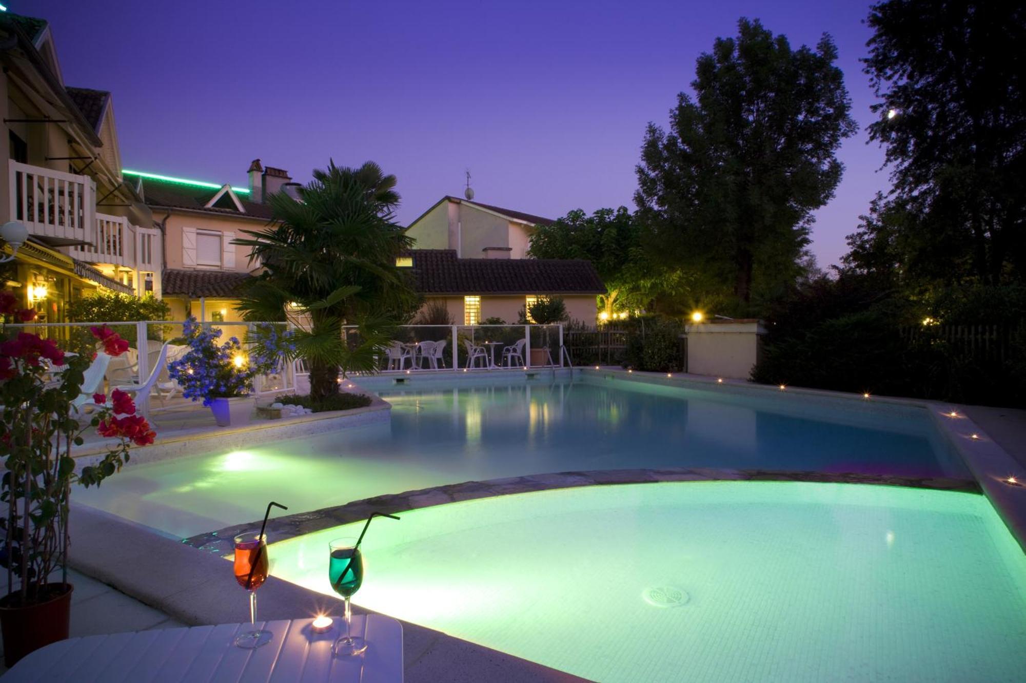 Logis Hotel - Restaurant - Spa - Le Relais De Farrou Villefranche-de-Rouergue Esterno foto